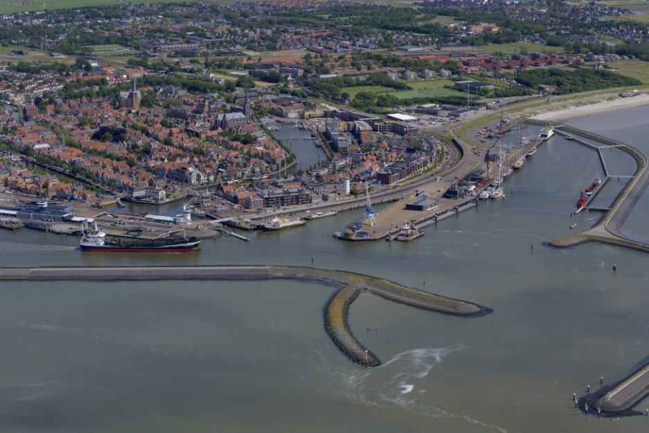 JDR 1355 Luchtfoto Harlingen havenkwariter en Willemshaven